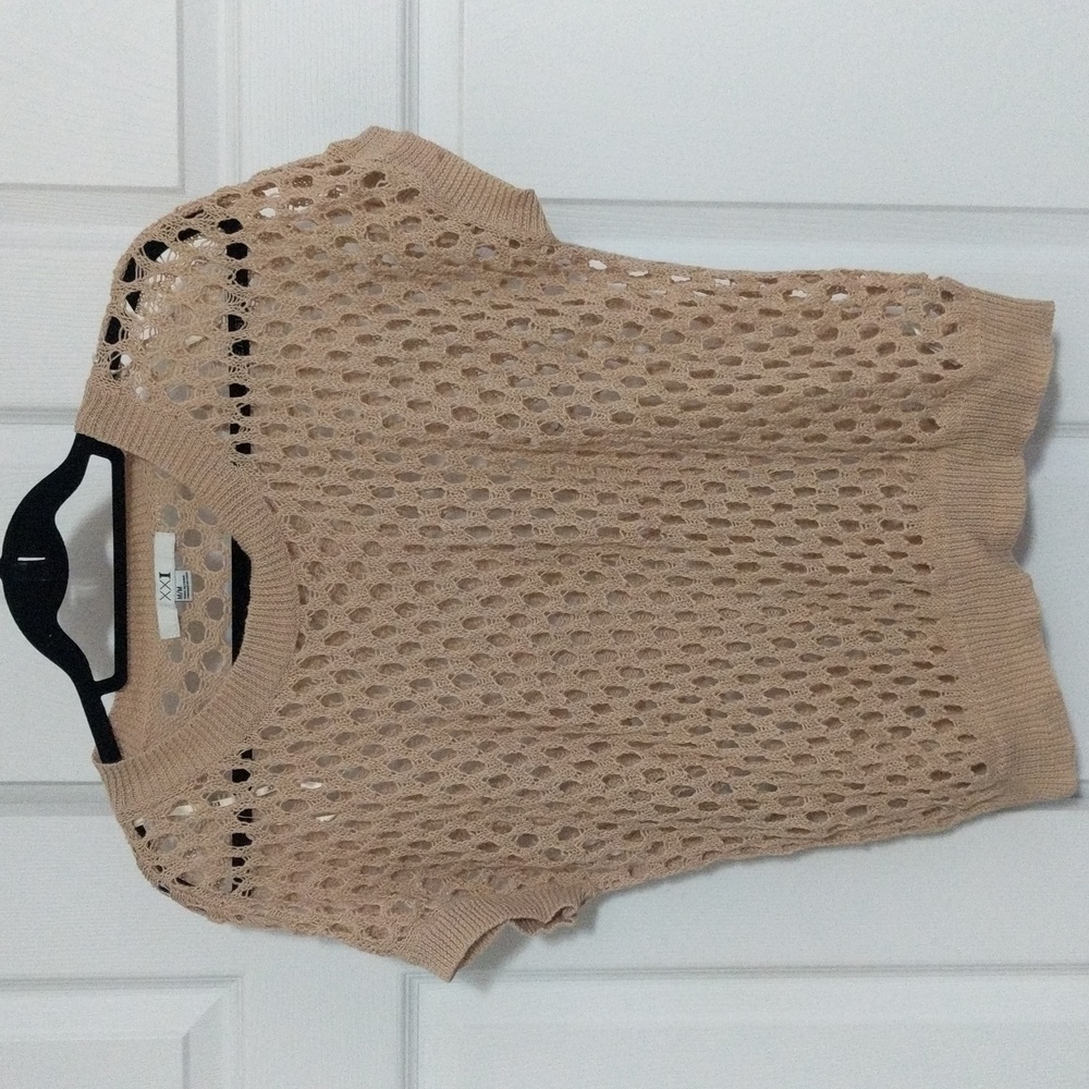 🎈#80Forever 21 Women's Eyelet Short Sleeve Cream Sweater. Size: Medium